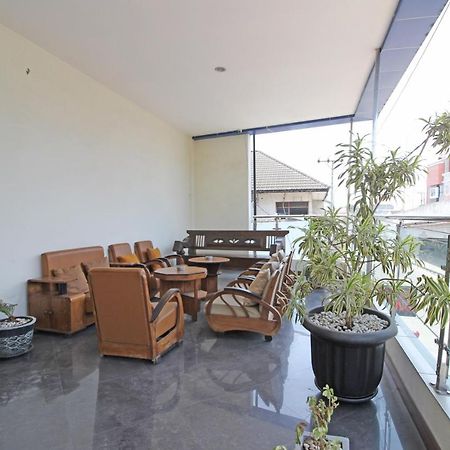 Reddoorz Near Uns Solo Hotel ภายนอก รูปภาพ