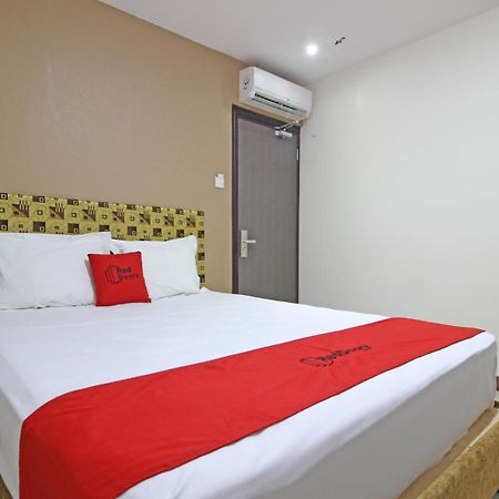 Reddoorz Near Uns Solo Hotel ภายนอก รูปภาพ