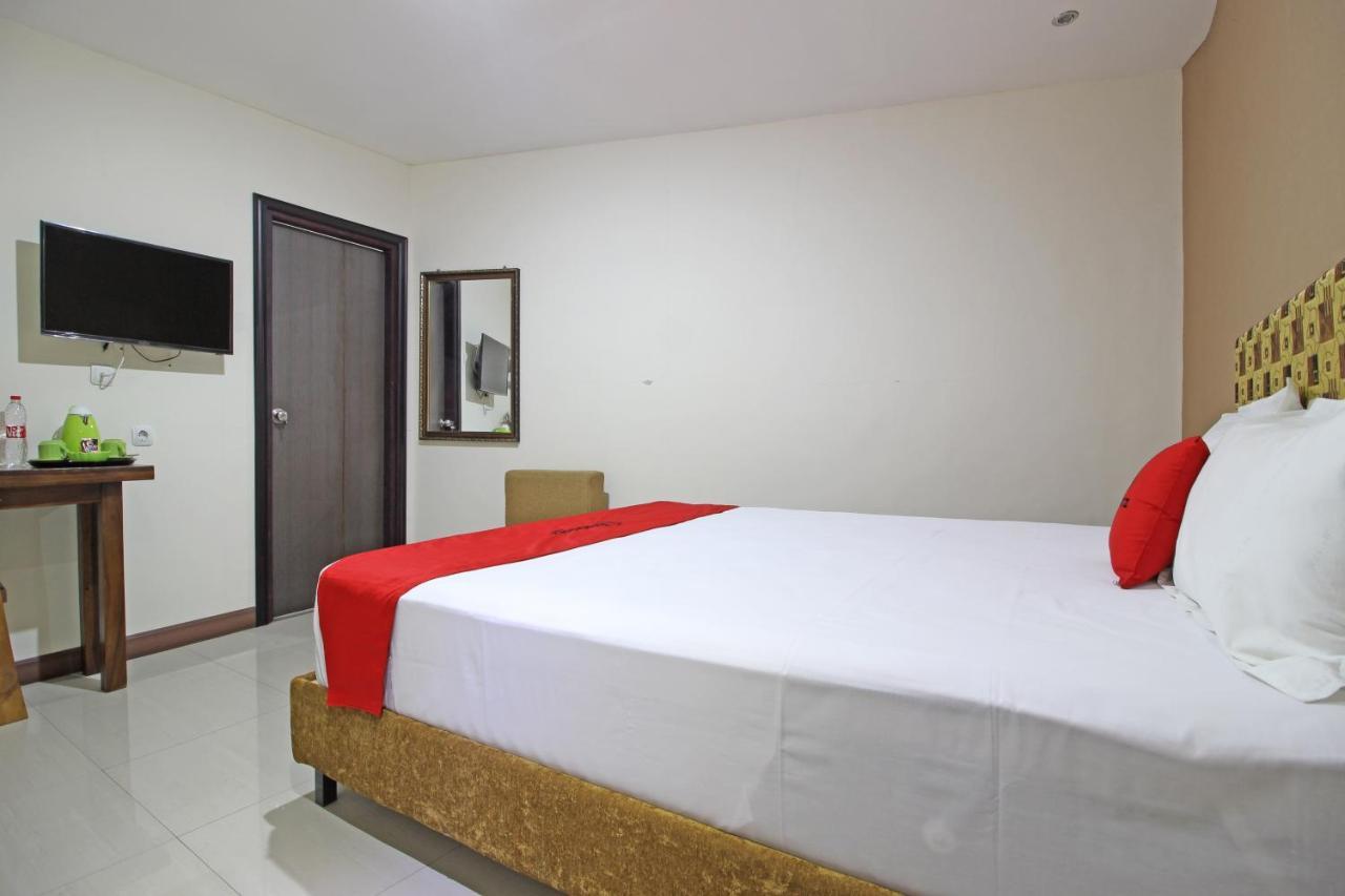 Reddoorz Near Uns Solo Hotel ภายนอก รูปภาพ