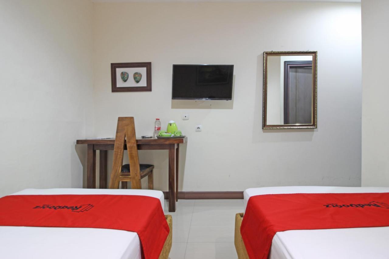 Reddoorz Near Uns Solo Hotel ภายนอก รูปภาพ