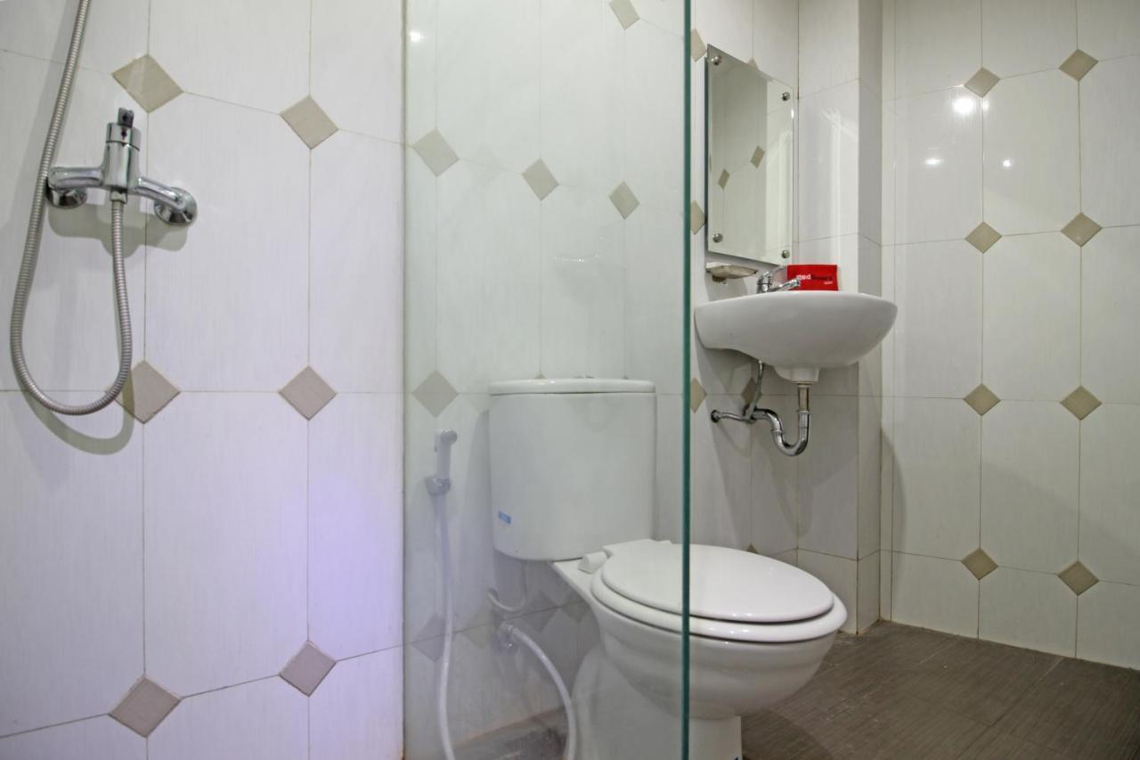 Reddoorz Near Uns Solo Hotel ภายนอก รูปภาพ