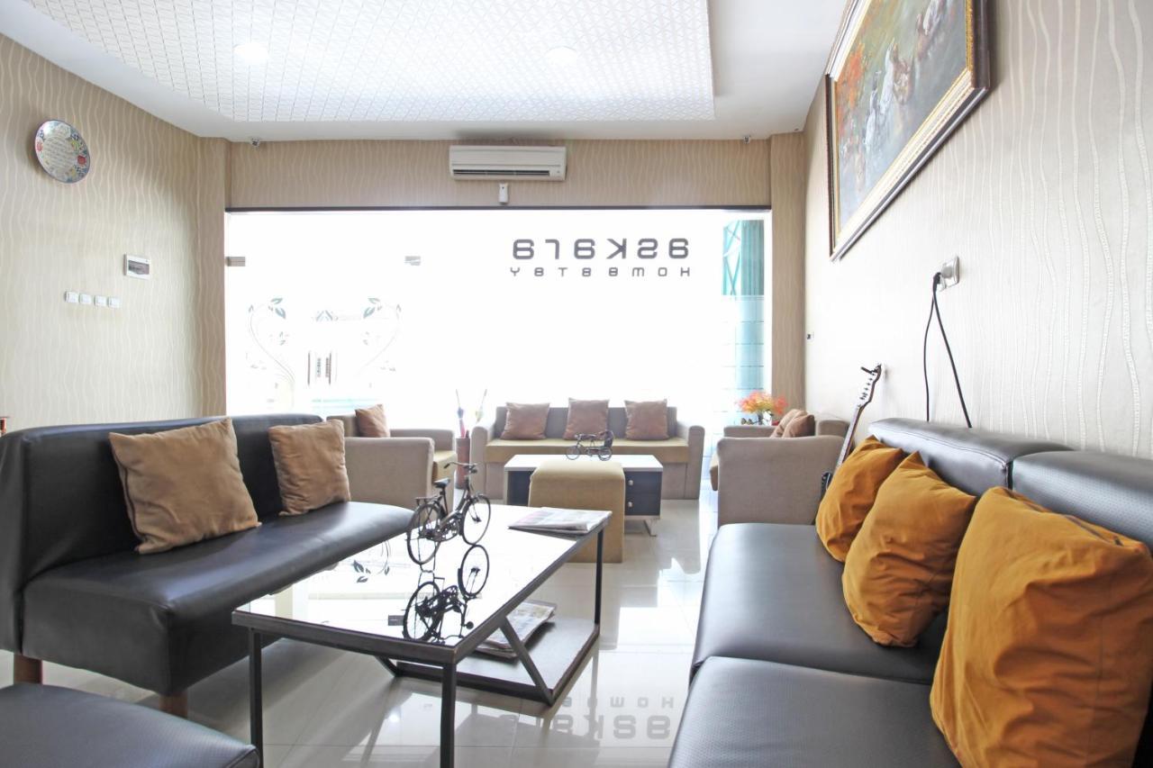 Reddoorz Near Uns Solo Hotel ภายนอก รูปภาพ