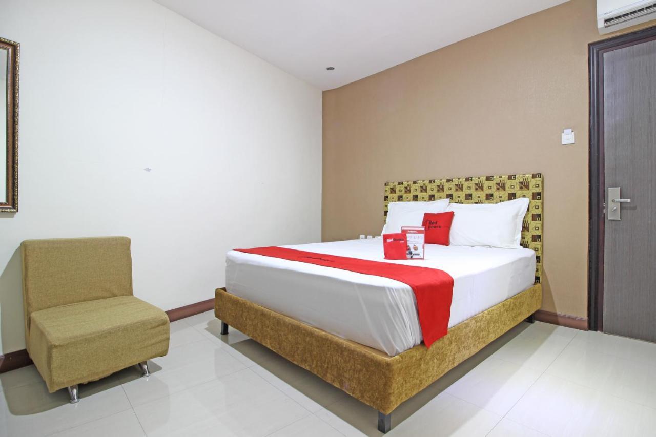 Reddoorz Near Uns Solo Hotel ภายนอก รูปภาพ